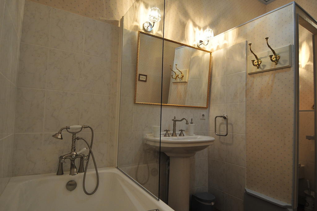 Bed and Breakfast La Demeure D'Aglae Villeneuve-sur-Allier Zimmer foto