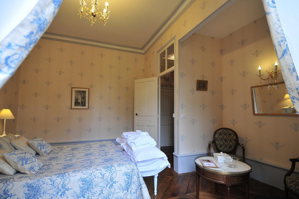 Bed and Breakfast La Demeure D'Aglae Villeneuve-sur-Allier Zimmer foto