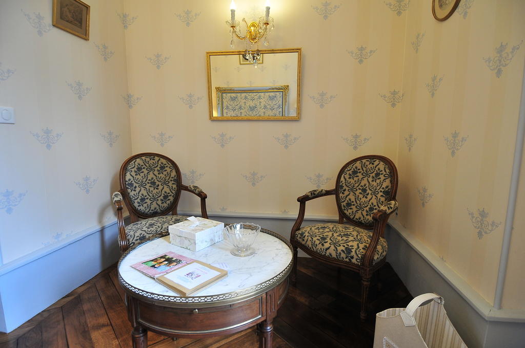 Bed and Breakfast La Demeure D'Aglae Villeneuve-sur-Allier Zimmer foto