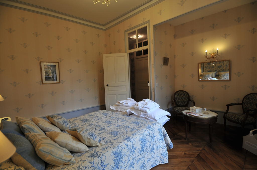 Bed and Breakfast La Demeure D'Aglae Villeneuve-sur-Allier Zimmer foto
