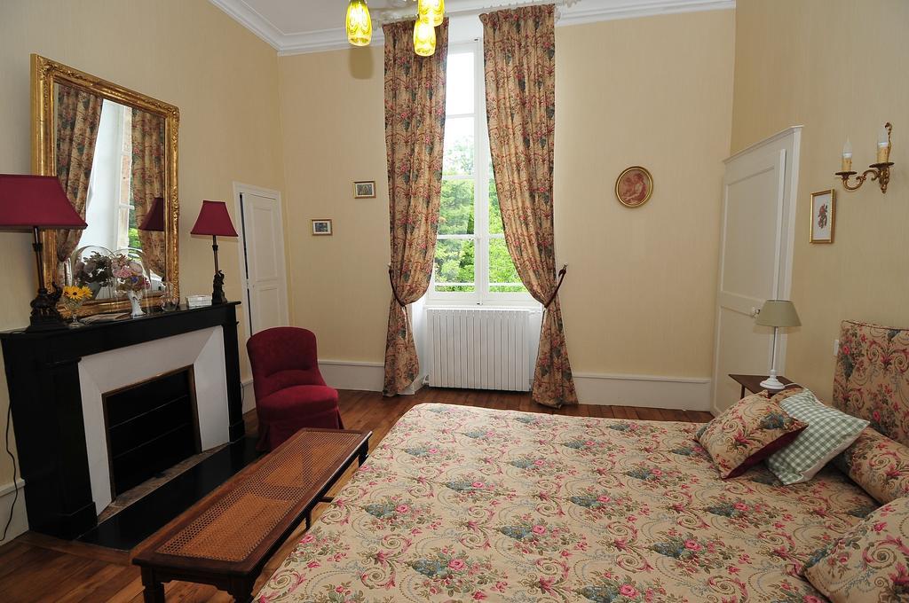 Bed and Breakfast La Demeure D'Aglae Villeneuve-sur-Allier Zimmer foto