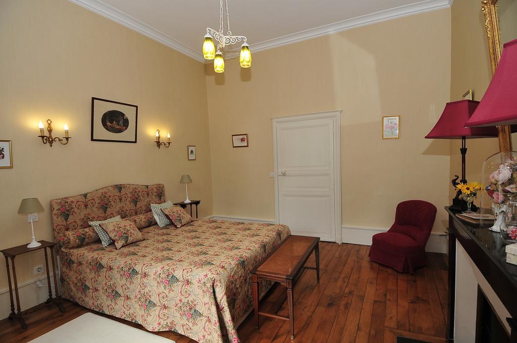 Bed and Breakfast La Demeure D'Aglae Villeneuve-sur-Allier Zimmer foto