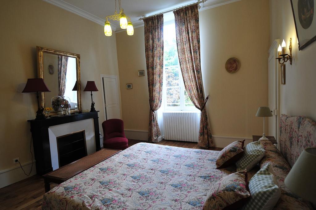 Bed and Breakfast La Demeure D'Aglae Villeneuve-sur-Allier Zimmer foto