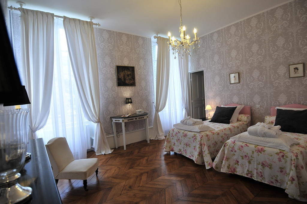 Bed and Breakfast La Demeure D'Aglae Villeneuve-sur-Allier Zimmer foto