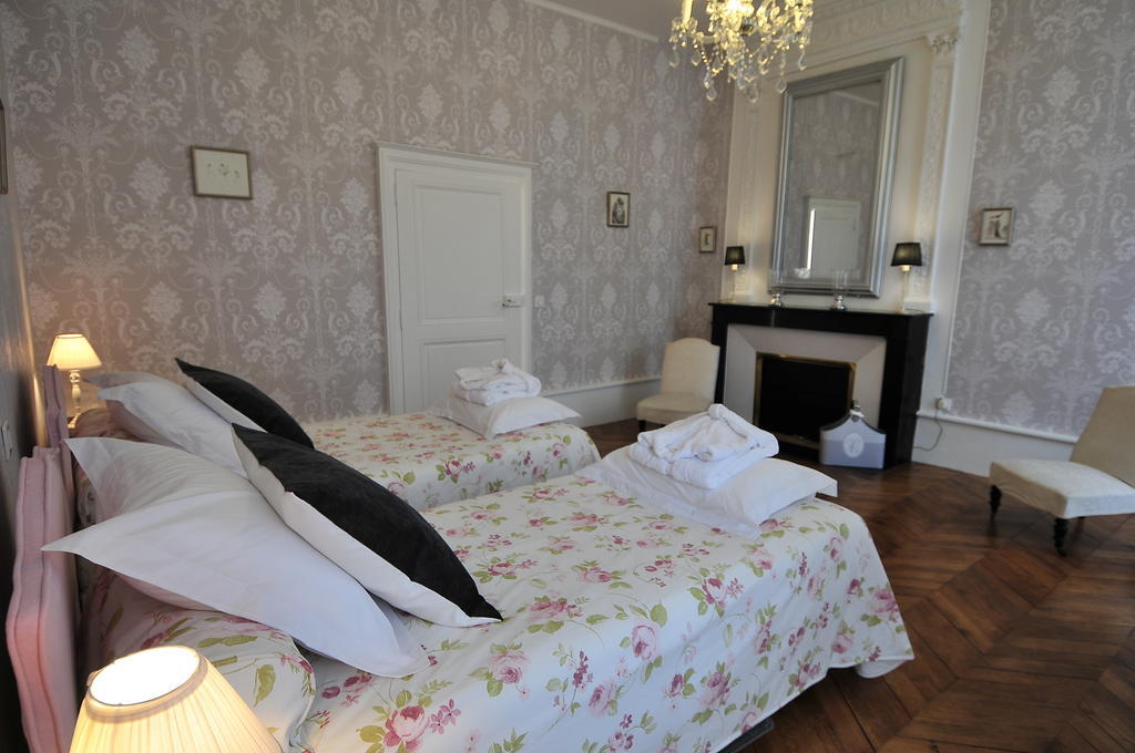 Bed and Breakfast La Demeure D'Aglae Villeneuve-sur-Allier Zimmer foto