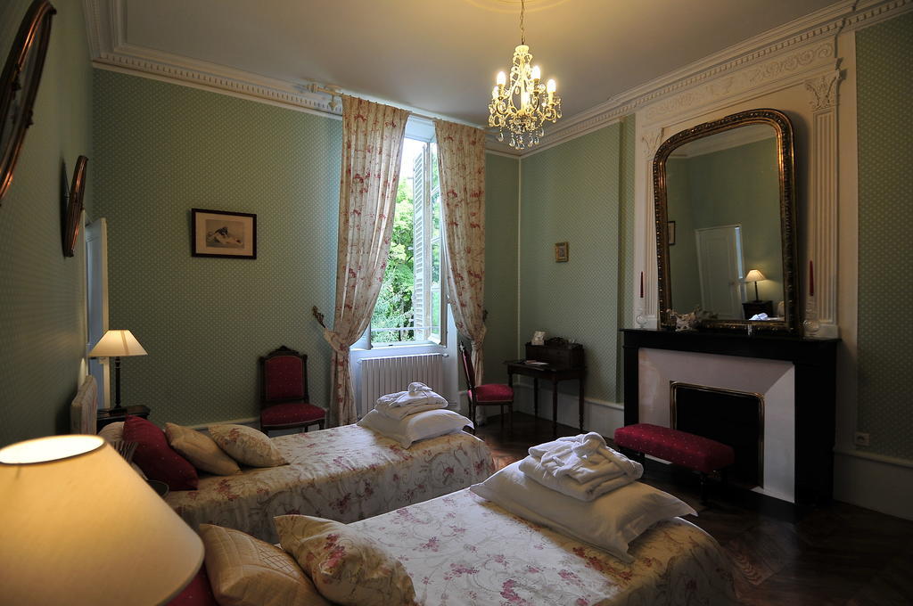 Bed and Breakfast La Demeure D'Aglae Villeneuve-sur-Allier Zimmer foto