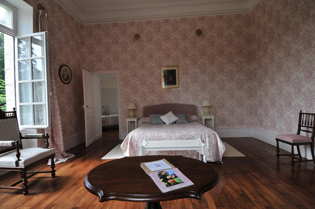 Bed and Breakfast La Demeure D'Aglae Villeneuve-sur-Allier Zimmer foto