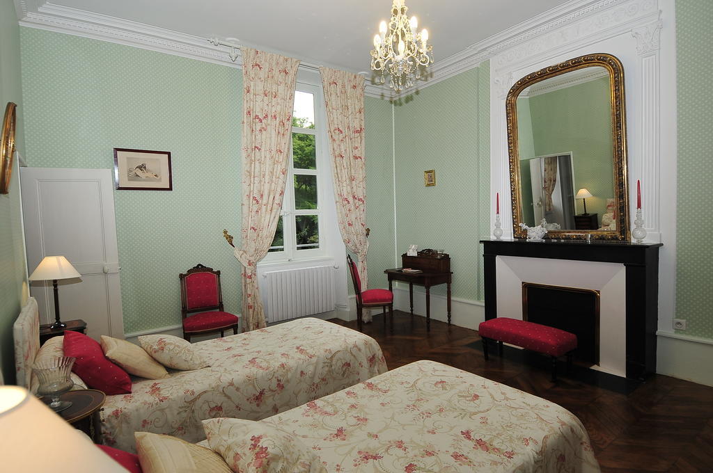 Bed and Breakfast La Demeure D'Aglae Villeneuve-sur-Allier Zimmer foto